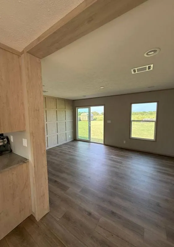 Tidy Up work — manufactured home in Texas
