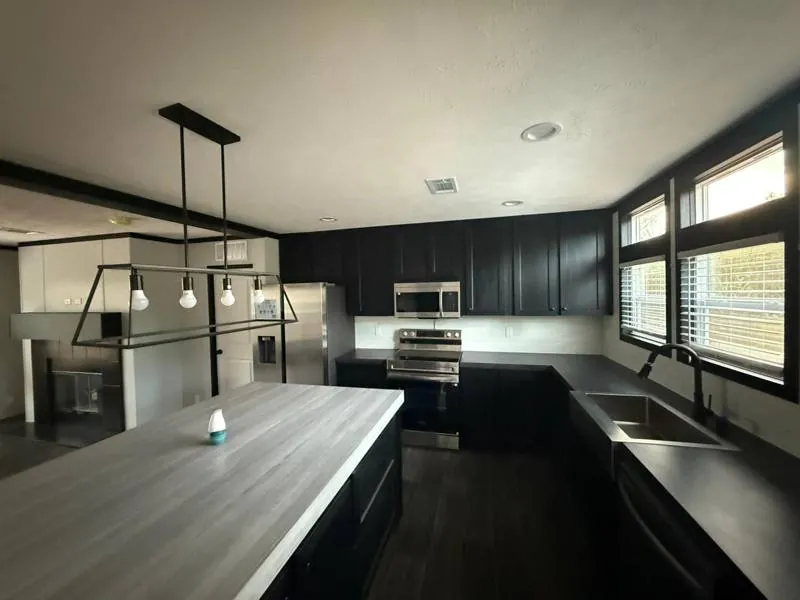 Tidy Up work — manufactured home in Texas
